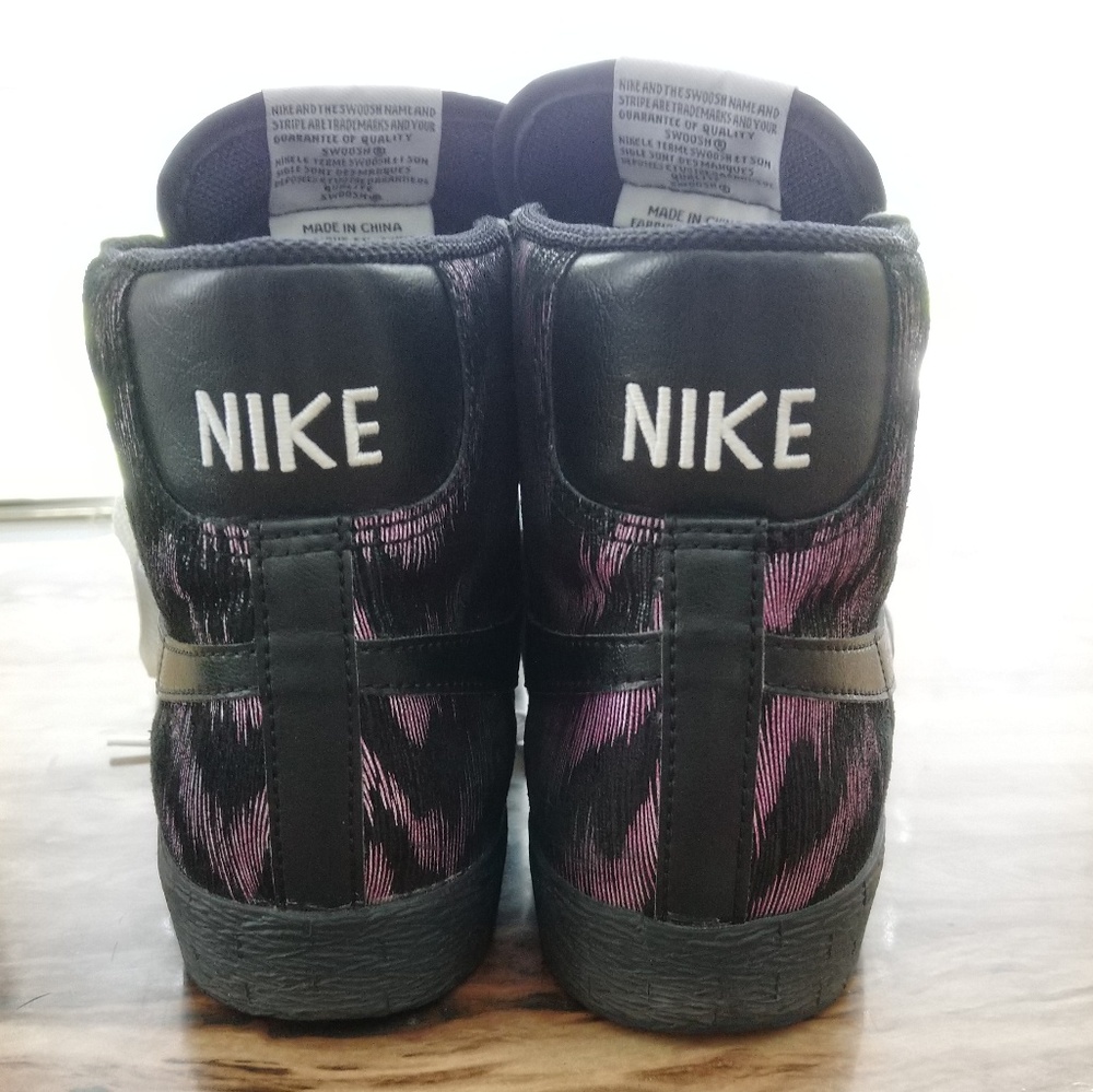 Nike's - Picture 3 of 4